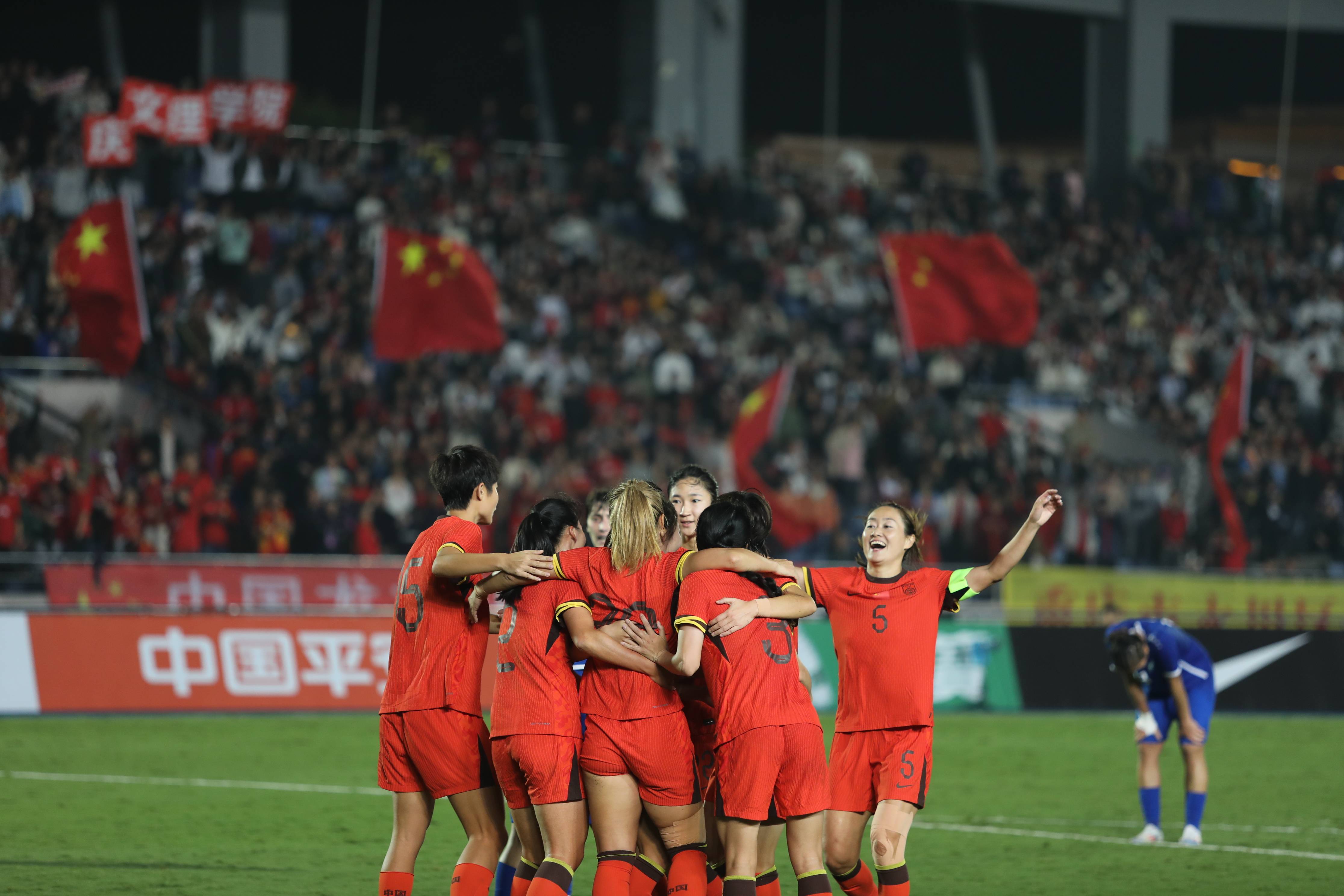 国际赛场上，女足选手频频上演精彩对决的简单介绍