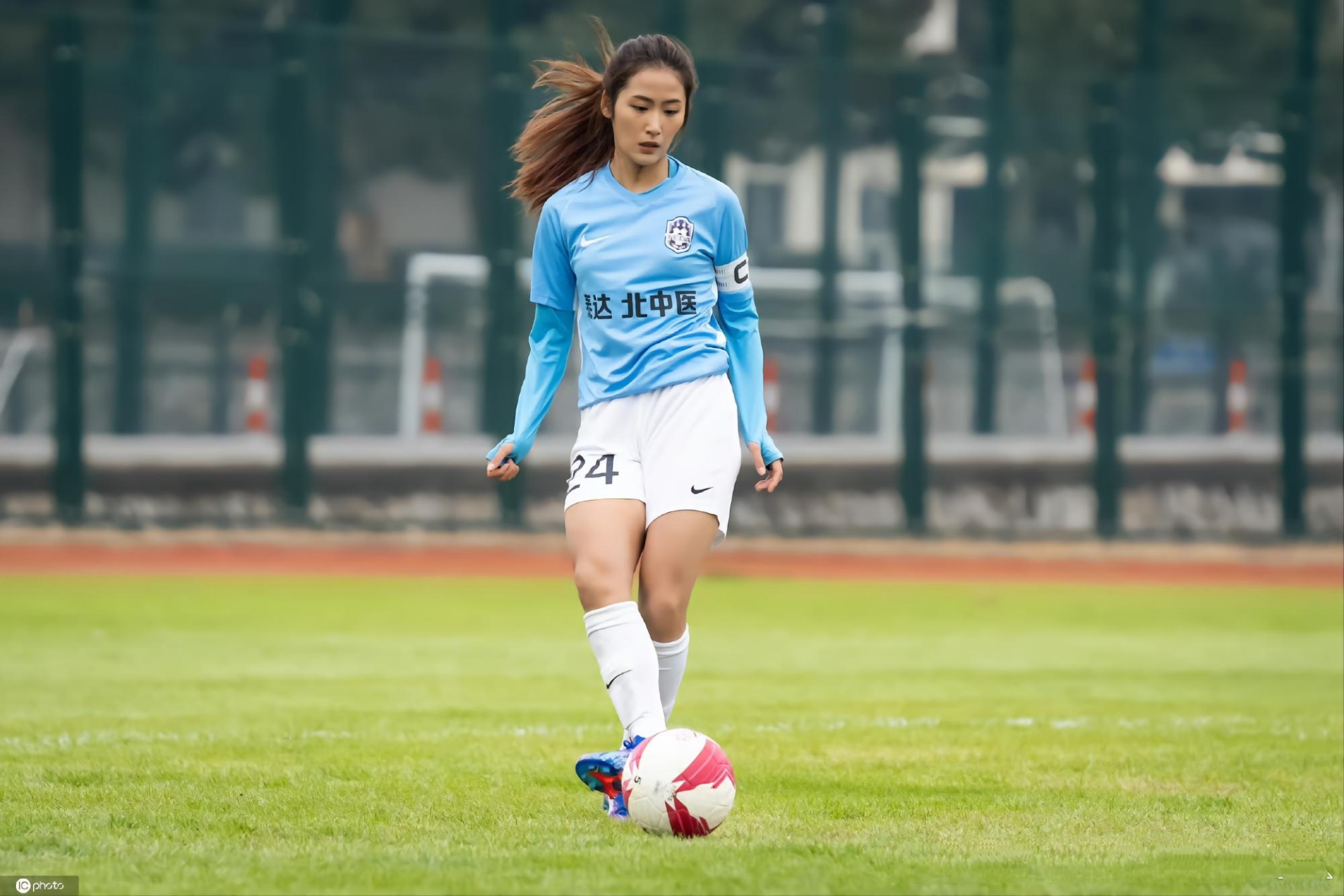 国际女足联赛中，中国选手风采依旧(国际女足联赛中,中国选手风采依旧是什么)
