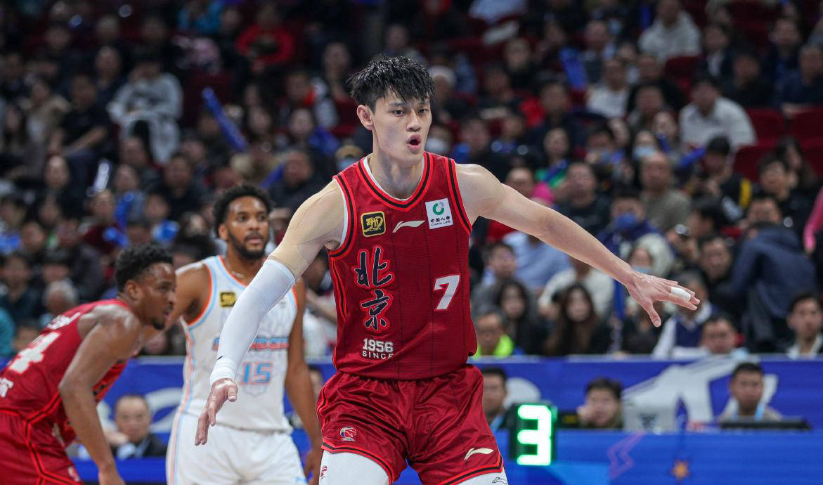 周琦31分曾凡博28+10首钢大胜福建广东胜广州