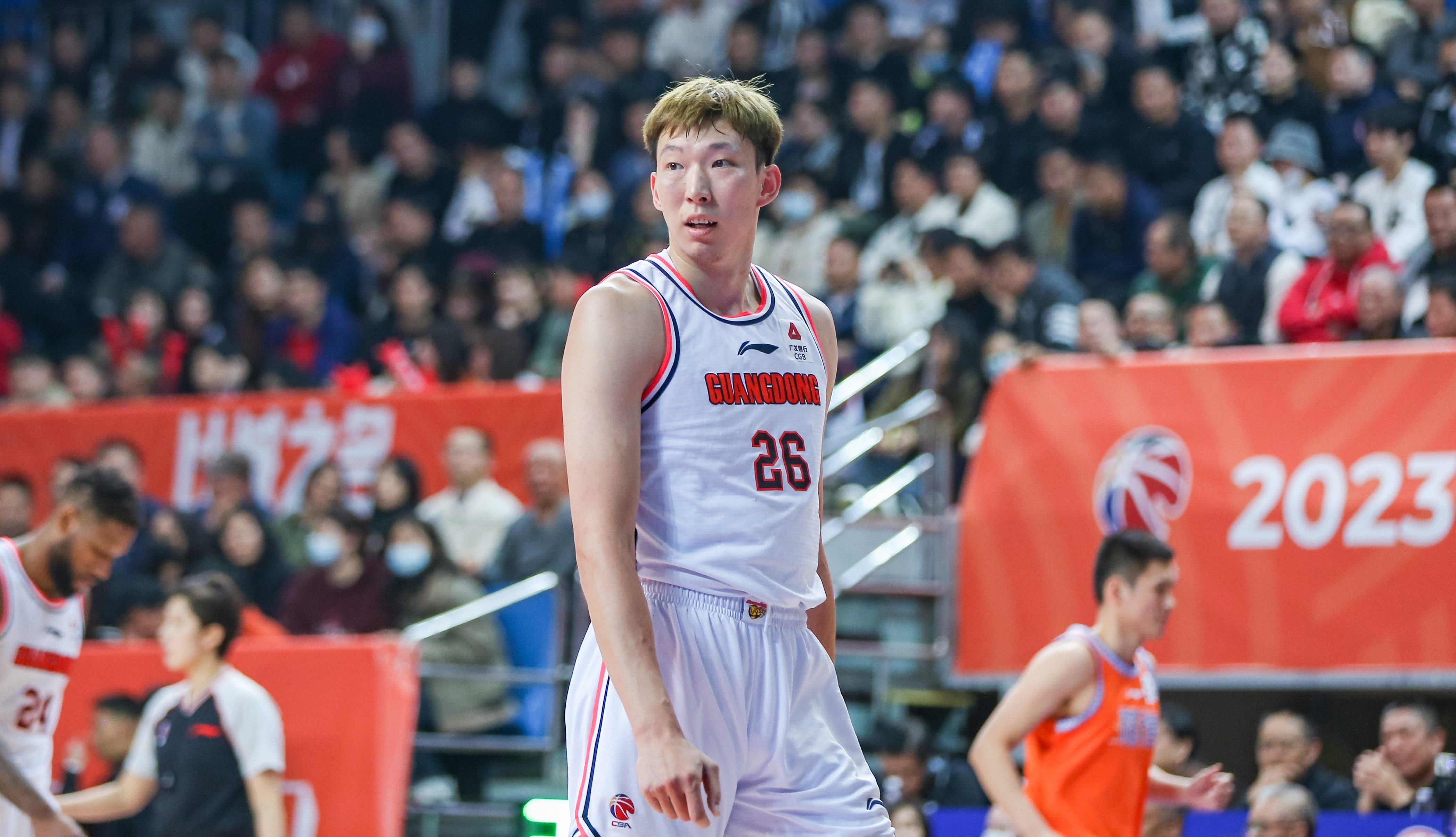 包含胡明轩对阵荷兰，得到13分1篮板2抢断的词条