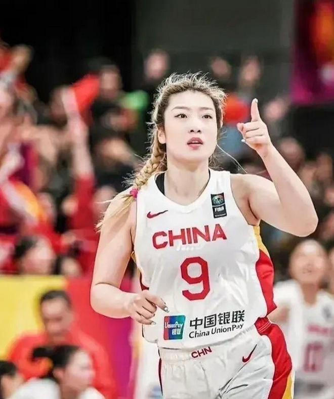od体育官网-女篮最新消息！中国女篮训练照曝光，李梦定位江苏，等宫鲁鸣松口的简单介绍