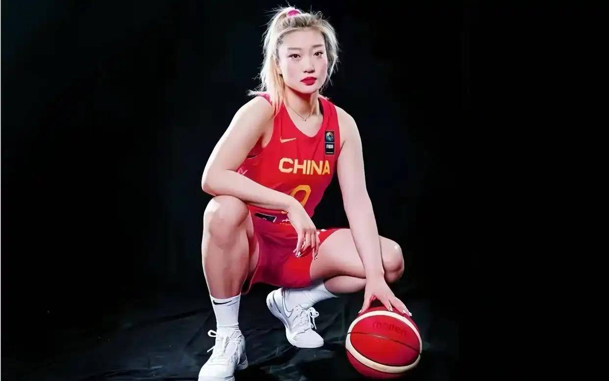 女篮最新消息！中国女篮训练照曝光，李梦定位江苏，等宫鲁鸣松口的简单介绍
