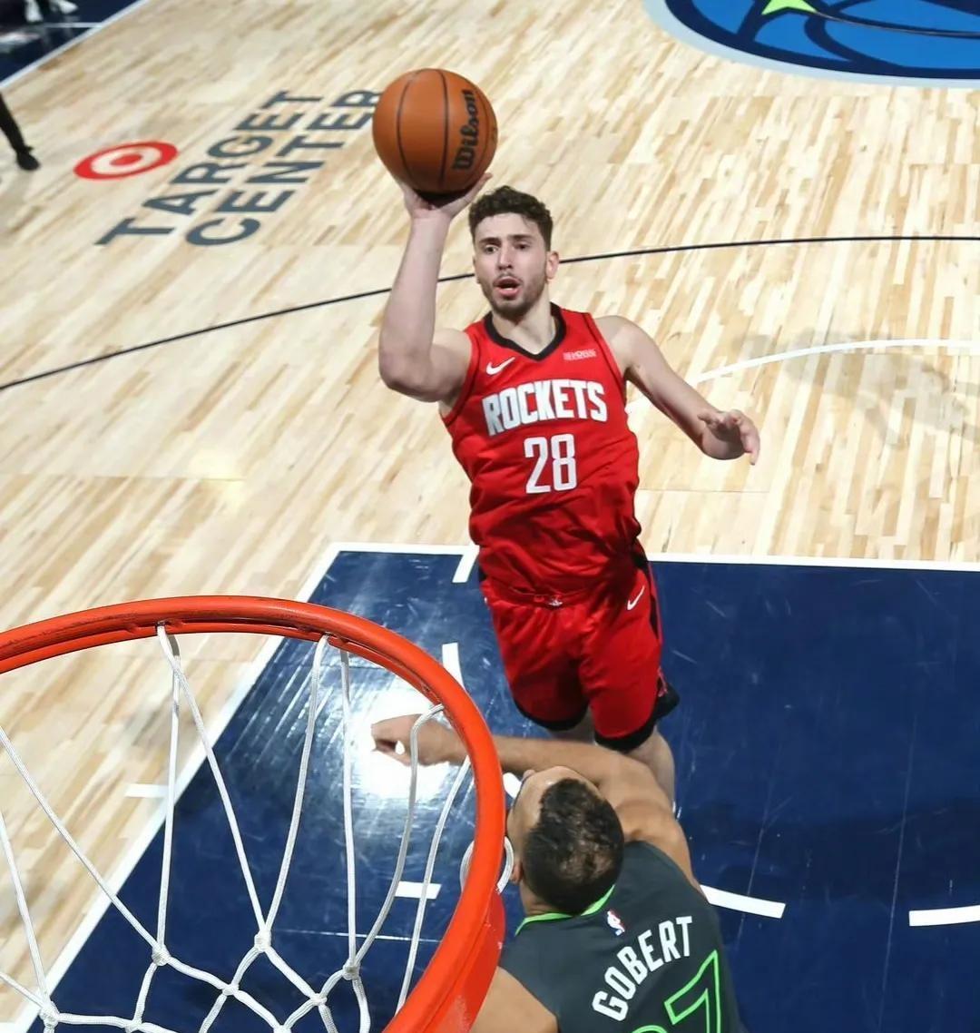 od体育官网-23岁生日快乐！NBA官方晒照为本内迪克特-马瑟林庆生